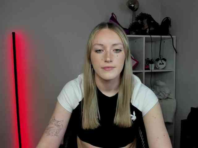 EvelynBlond26