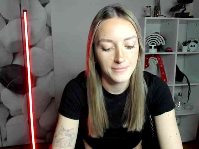 EvelynBlond26 webcam