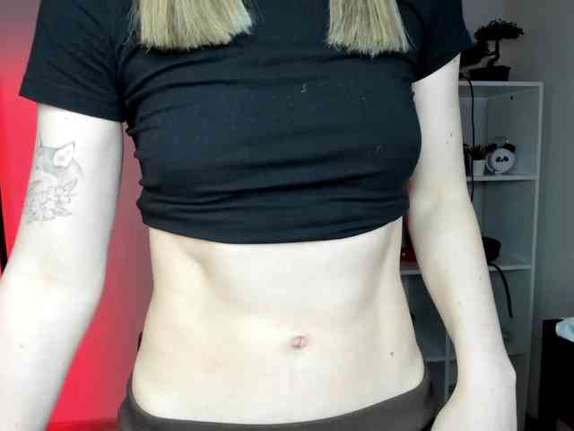 EvelynBlond26 webcam