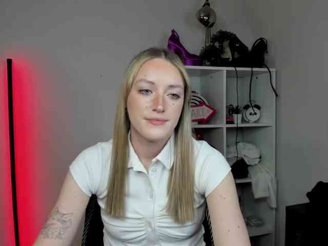 EvelynBlond26