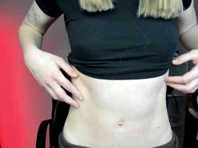 EvelynBlond26 webcam