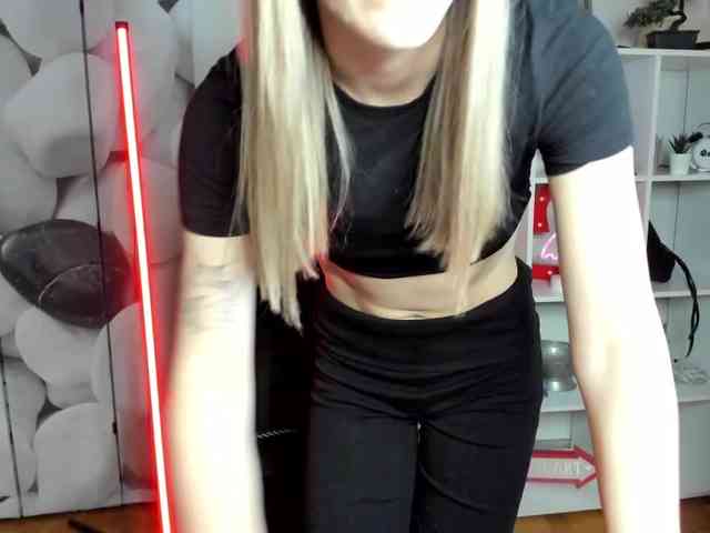 EvelynBlond26 webcam