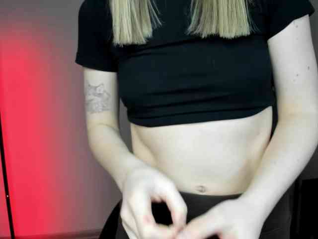 EvelynBlond26 webcam
