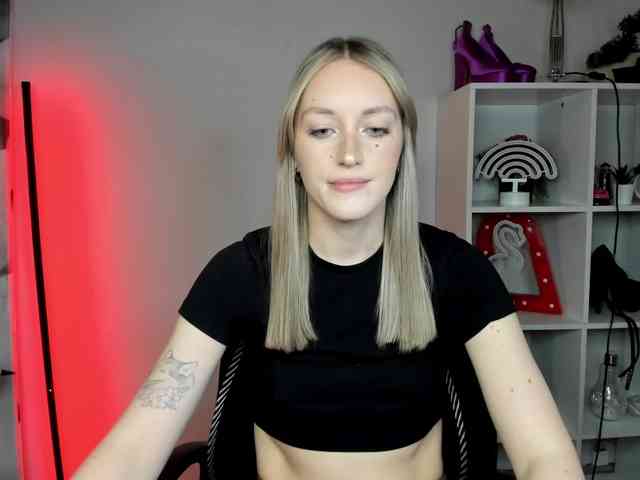 EvelynBlond26 webcam