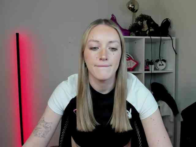 EvelynBlond26