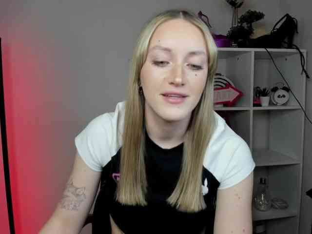 EvelynBlond26