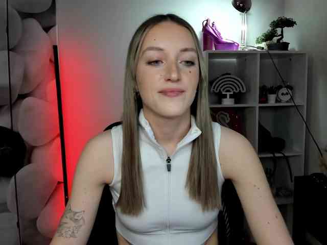 EvelynBlond26 webcam