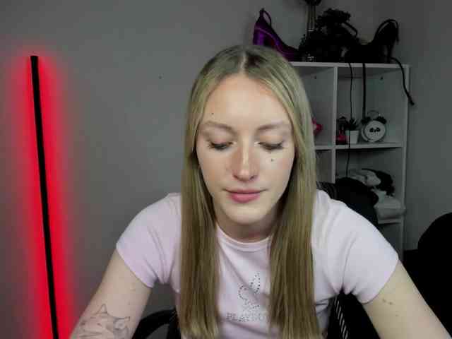 EvelynBlond26
