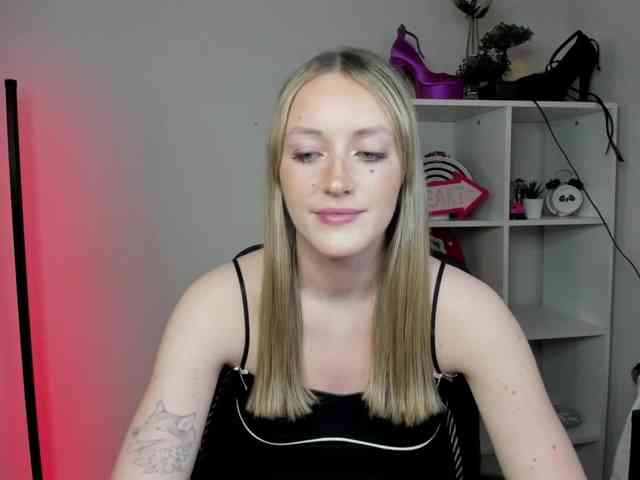 EvelynBlond26