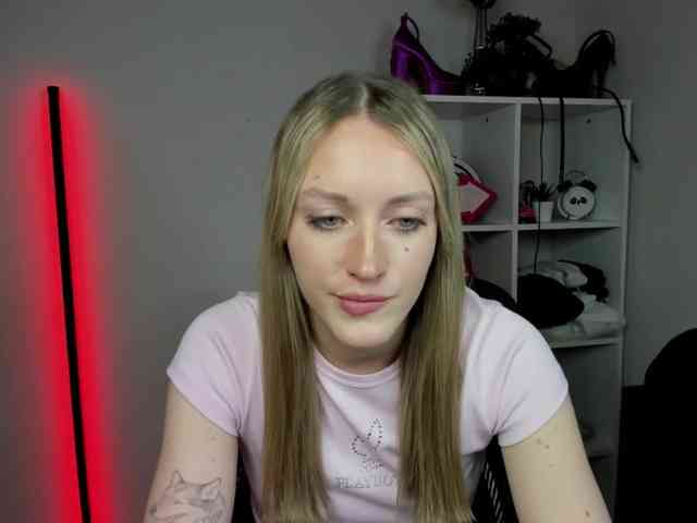 EvelynBlond26