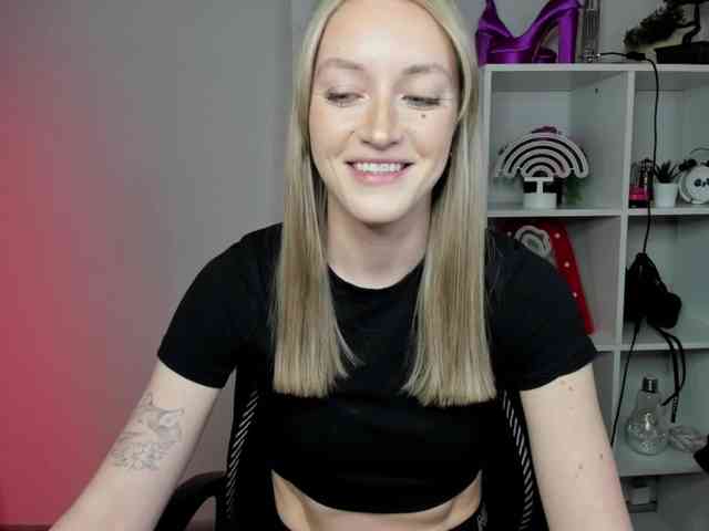 EvelynBlond26 webcam