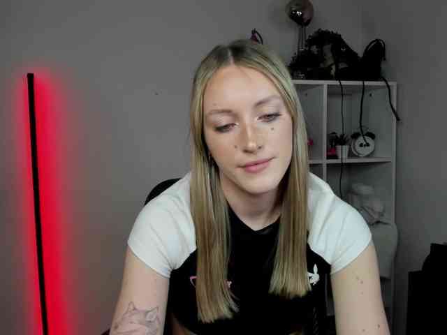 EvelynBlond26