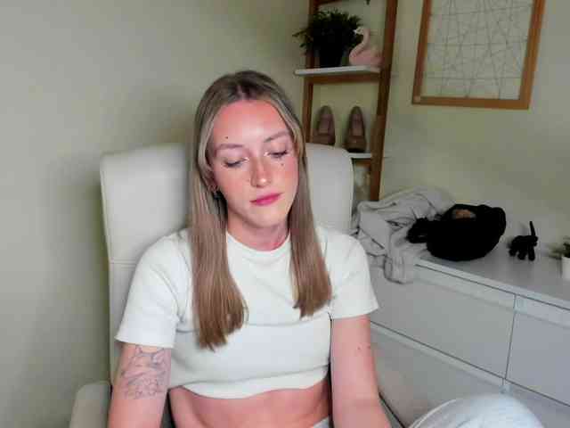 EvelynBlond26 webcam