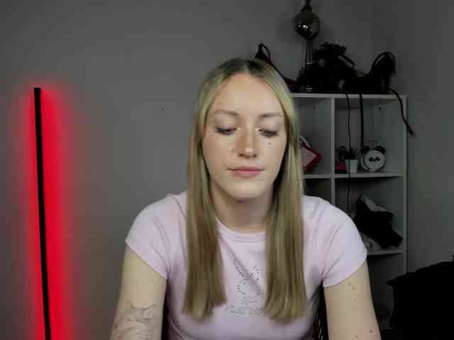 EvelynBlond26