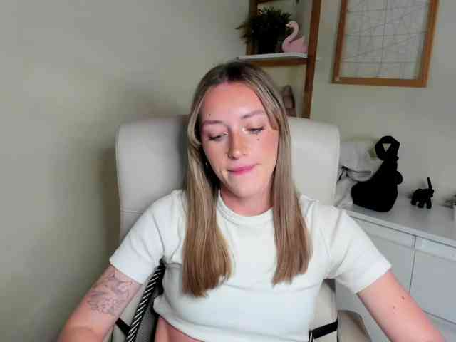 EvelynBlond26 webcam