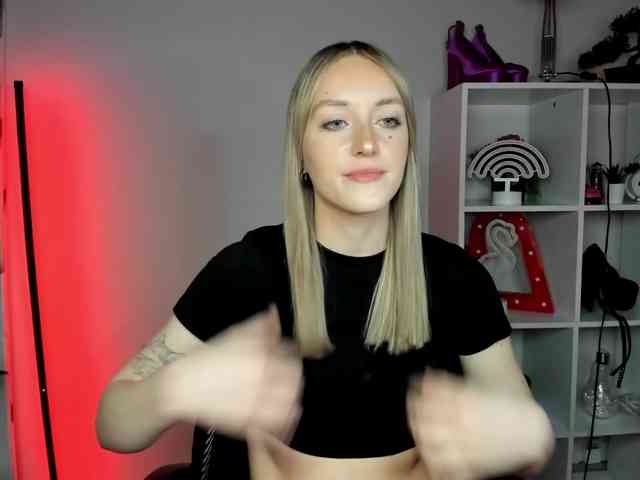 EvelynBlond26 webcam