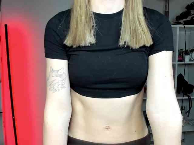 EvelynBlond26 webcam