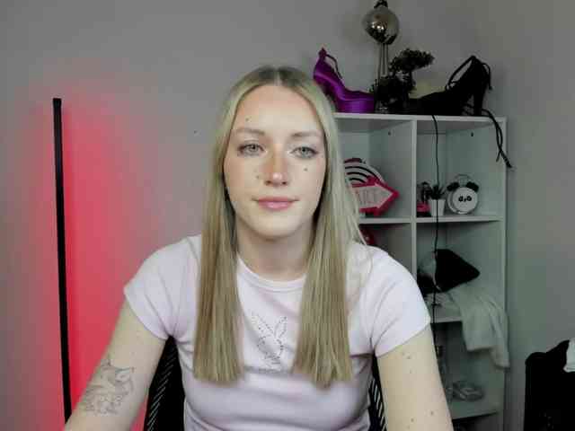 EvelynBlond26