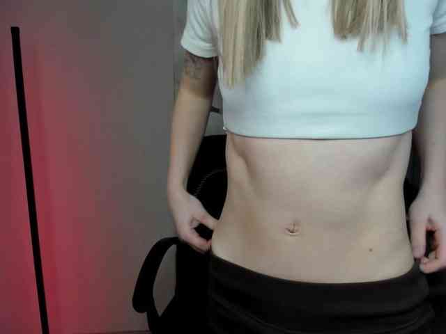 EvelynBlond26 webcam