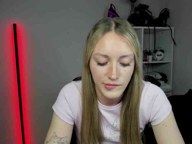 EvelynBlond26
