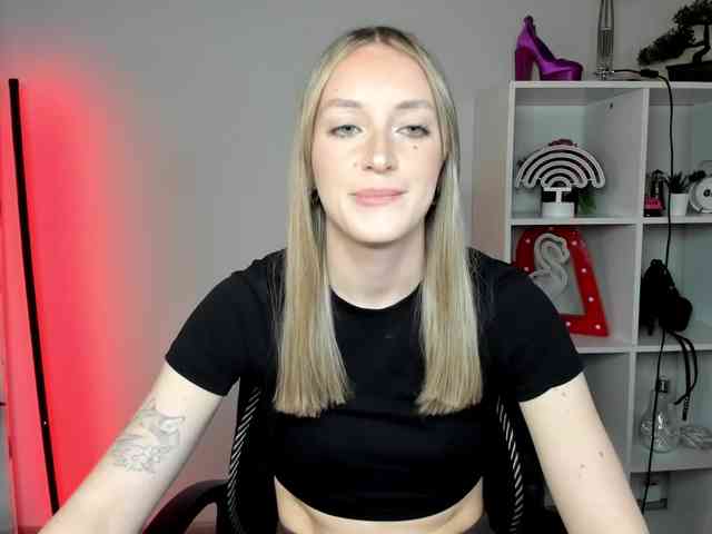 EvelynBlond26 webcam