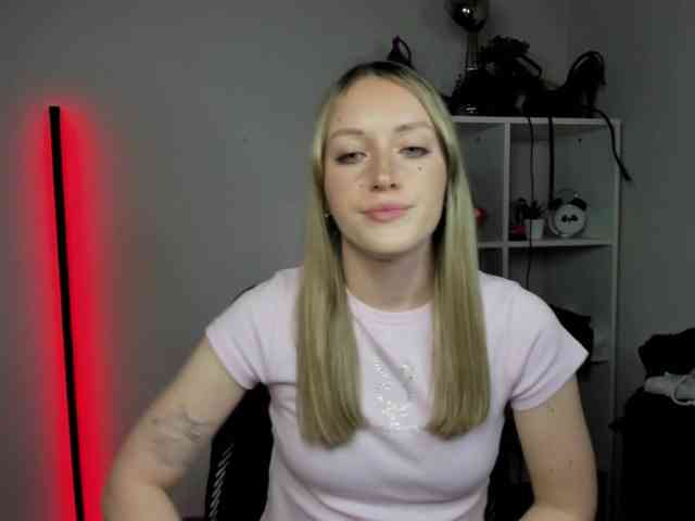 EvelynBlond26
