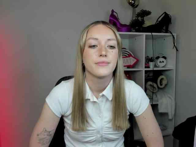 EvelynBlond26