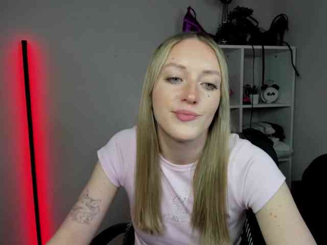 EvelynBlond26