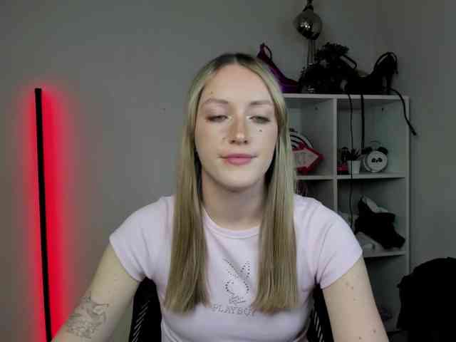EvelynBlond26