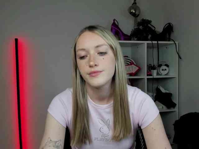 EvelynBlond26