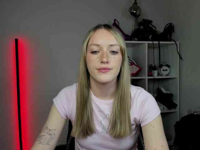 EvelynBlond26