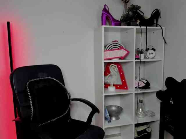 EvelynBlond26 webcam