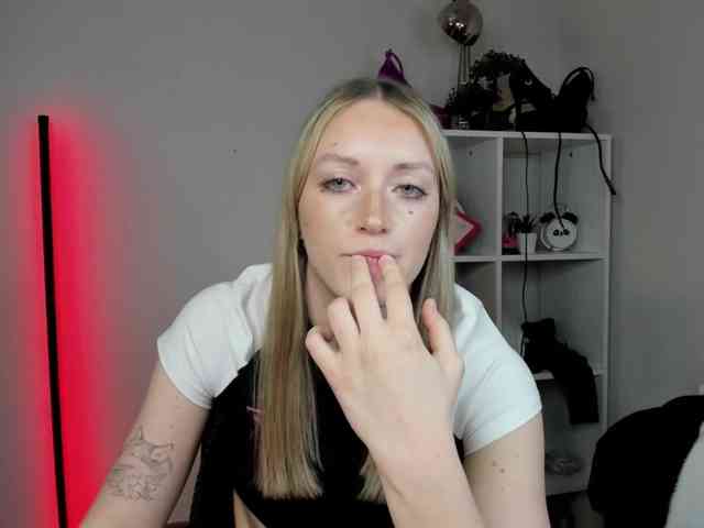 EvelynBlond26