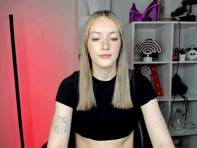 EvelynBlond26 webcam