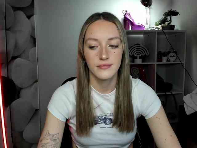 EvelynBlond26 webcam