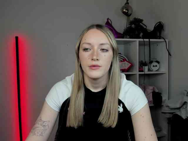 EvelynBlond26