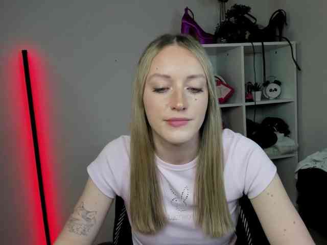 EvelynBlond26
