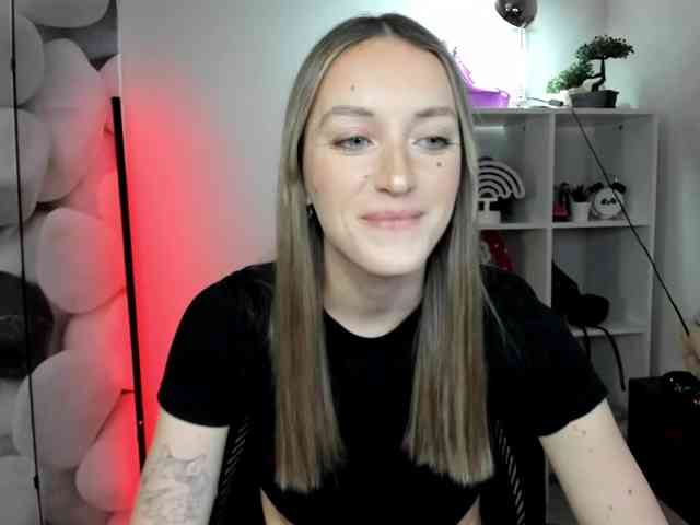 EvelynBlond26 webcam