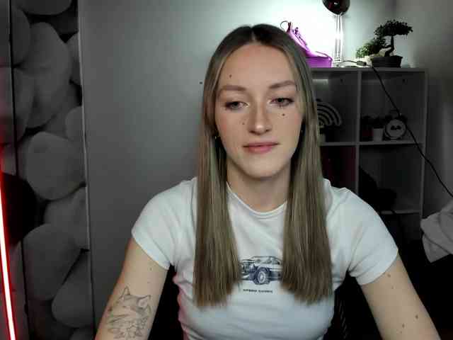 EvelynBlond26 webcam