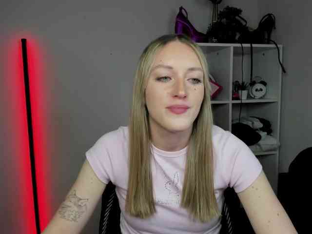 EvelynBlond26