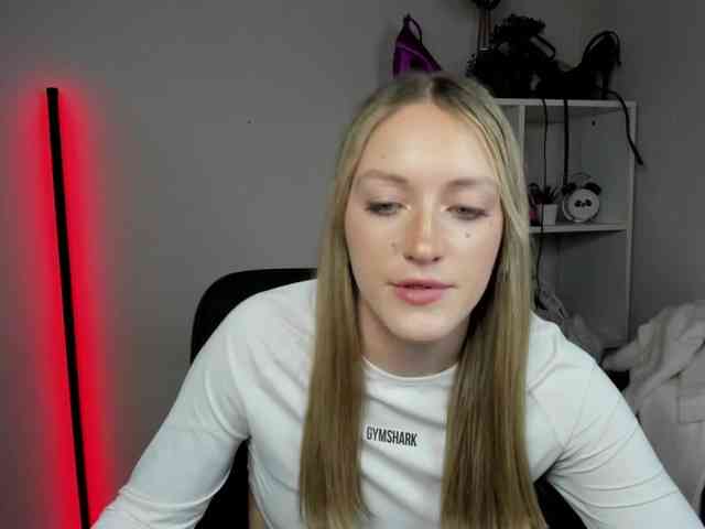 EvelynBlond26