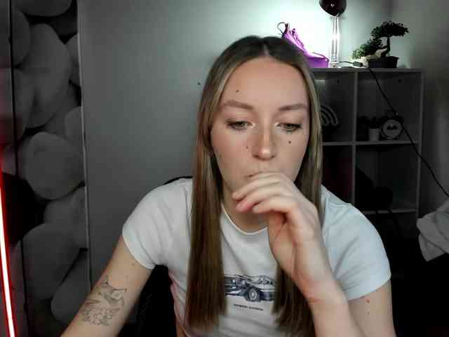 EvelynBlond26 webcam