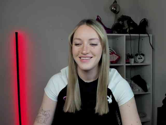 EvelynBlond26