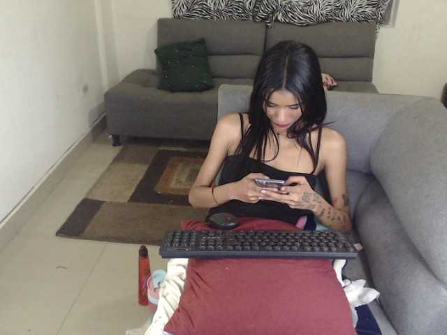 Jimenna-Slim's BongaCams show and profile