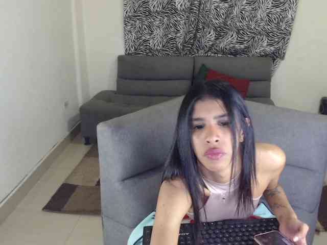 Jimenna-Slim Live Webcam on BongaCams
