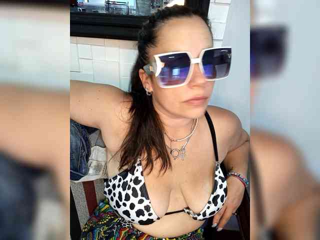 Hotcurvi webcam