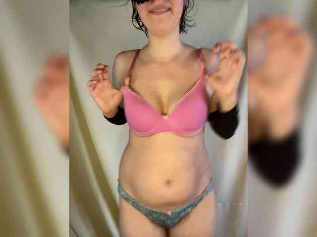 Pamela-Monroe webcam