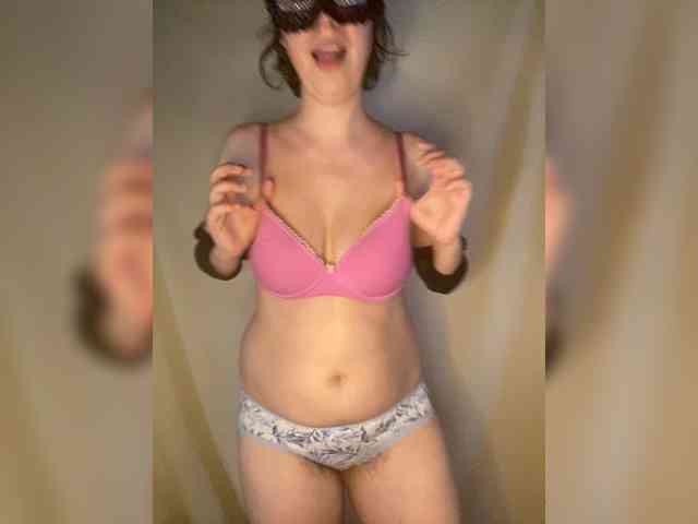 Pamela-Monroe webcam