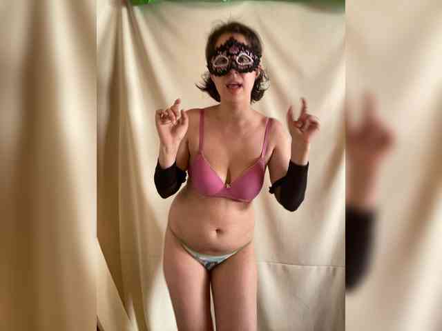 Pamela-Monroe webcam