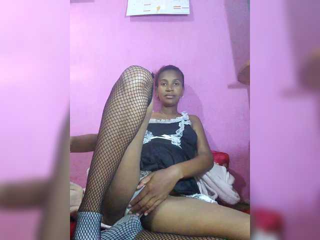 Mynah webcam bongacams model stream image